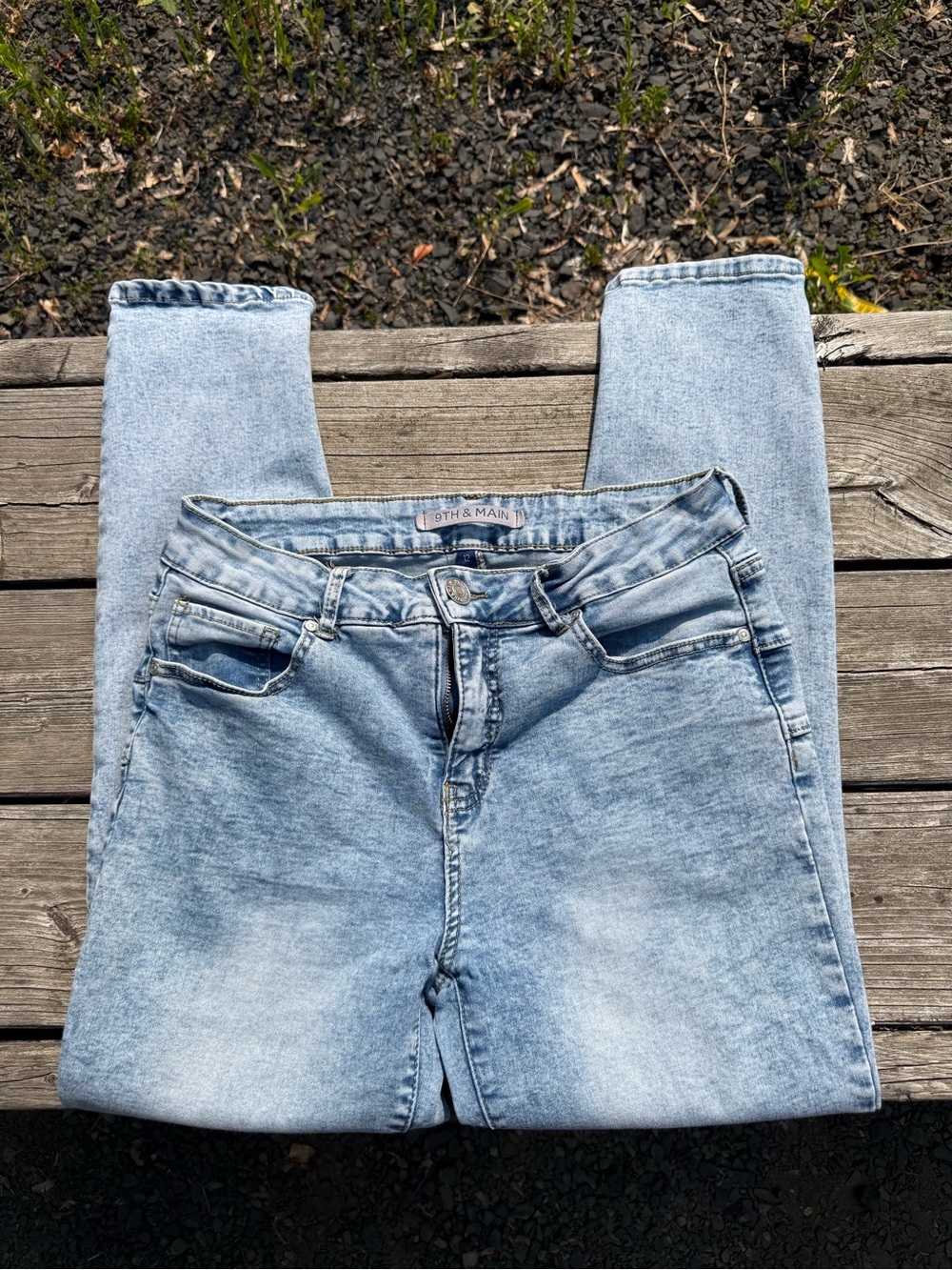 Light Wash High-Rise Women’s Jeans